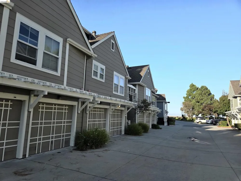 1107 Outrigger Lane Foster City, CA 94404