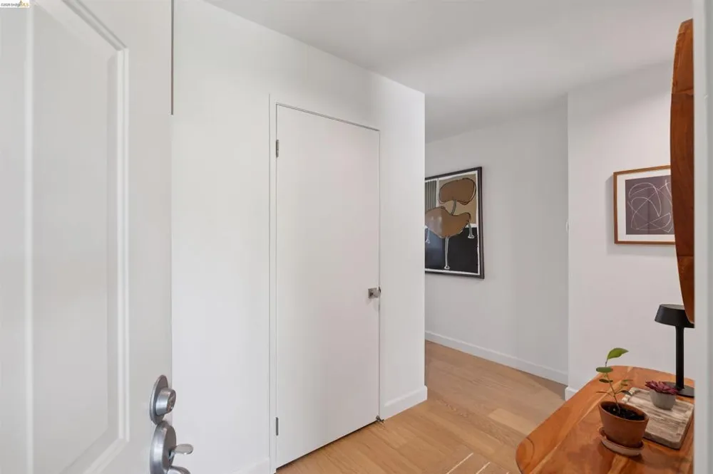 124 Lakeshore Ct Richmond, CA 94804