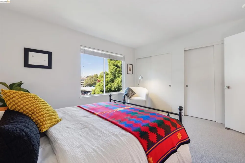 124 Lakeshore Ct Richmond, CA 94804