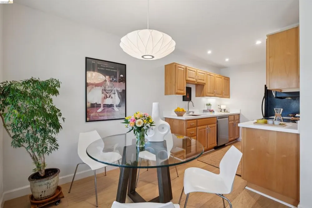 124 Lakeshore Ct Richmond, CA 94804