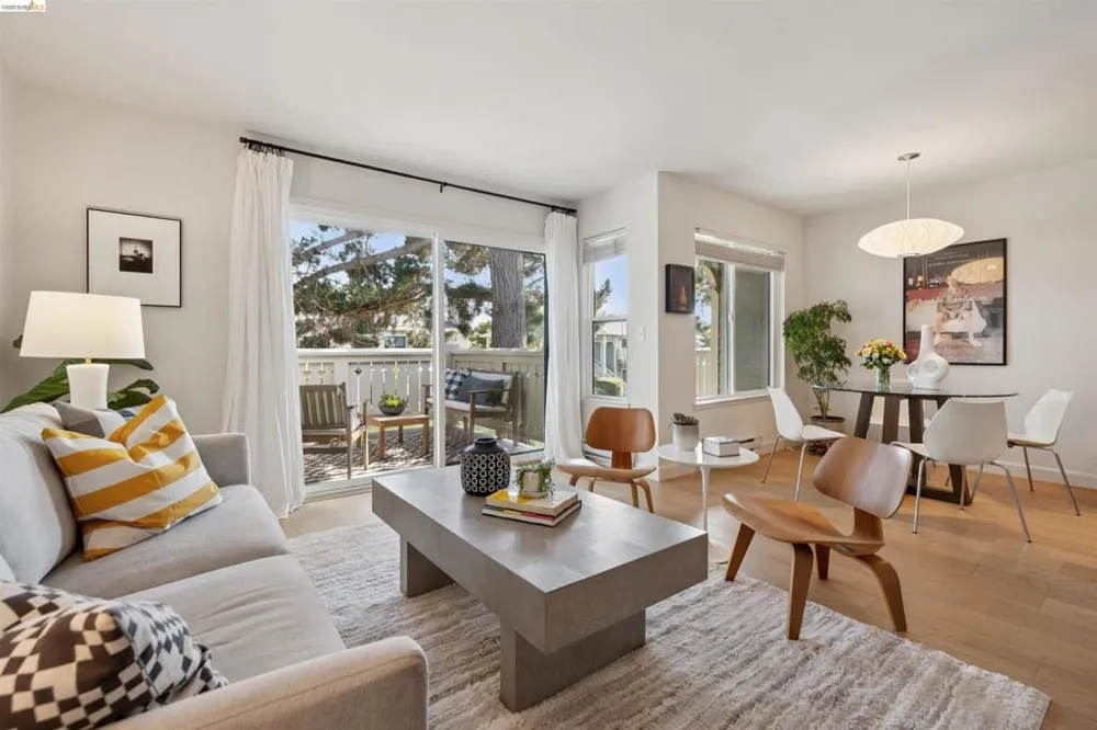 124 Lakeshore Ct Richmond, CA 94804