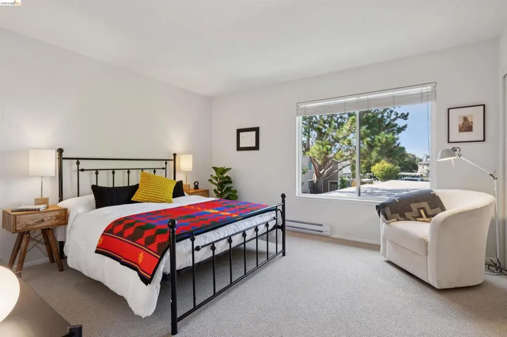 124 Lakeshore Ct Richmond, CA 94804