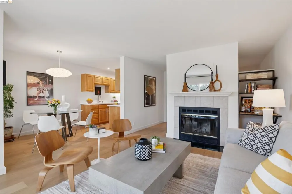 124 Lakeshore Ct Richmond, CA 94804