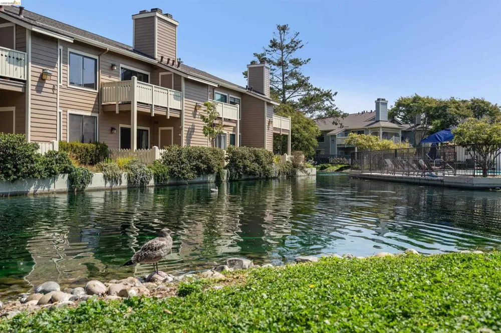 124 Lakeshore Ct Richmond, CA 94804