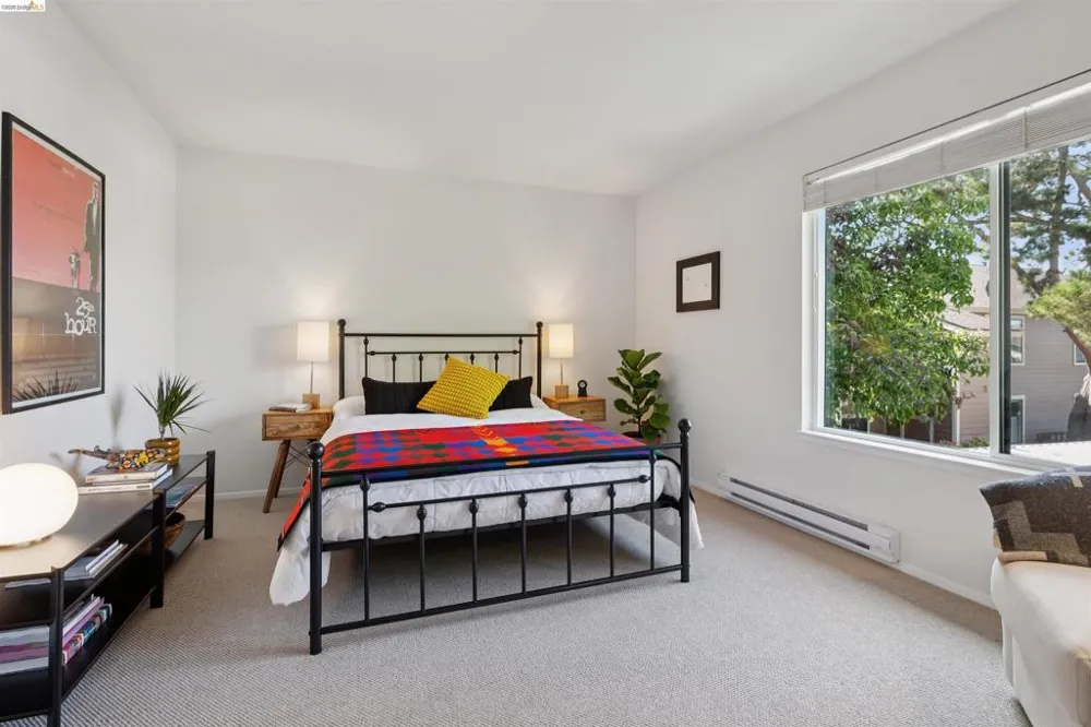 124 Lakeshore Ct Richmond, CA 94804
