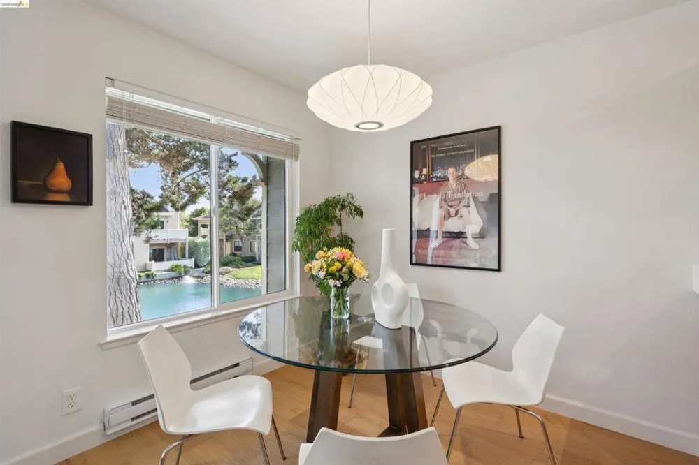 124 Lakeshore Ct Richmond, CA 94804