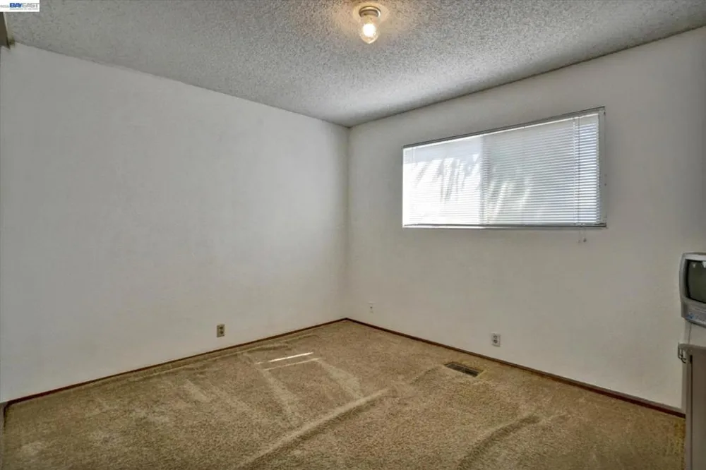 2511 Mistletoe Dr Hayward, CA 94545