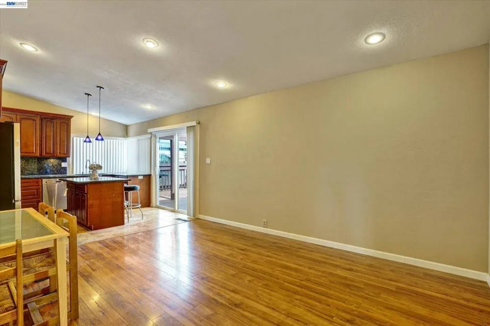 2511 Mistletoe Dr Hayward, CA 94545