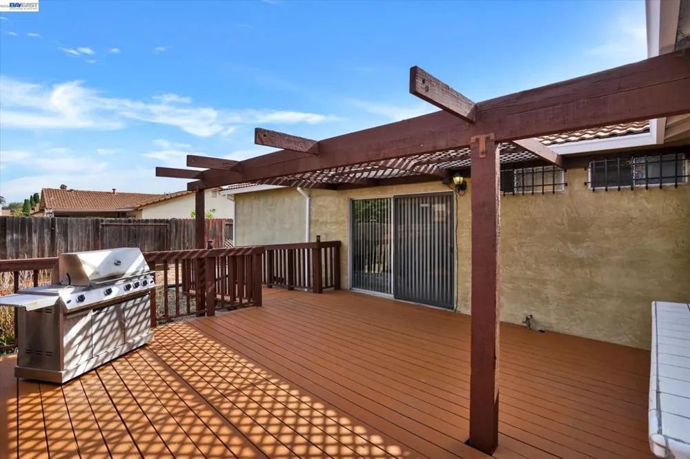 2511 Mistletoe Dr Hayward, CA 94545