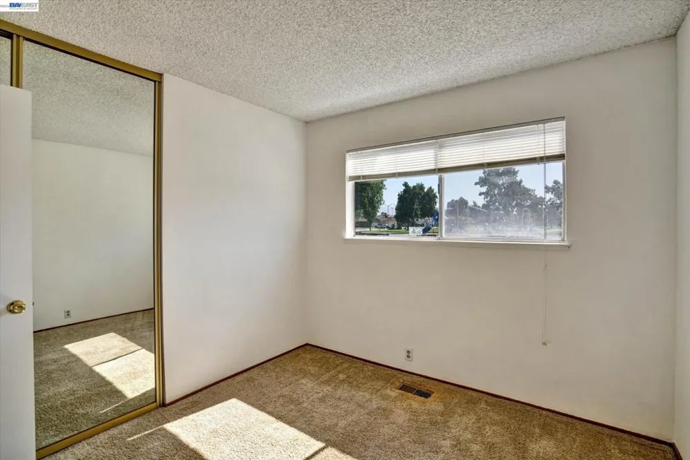 2511 Mistletoe Dr Hayward, CA 94545