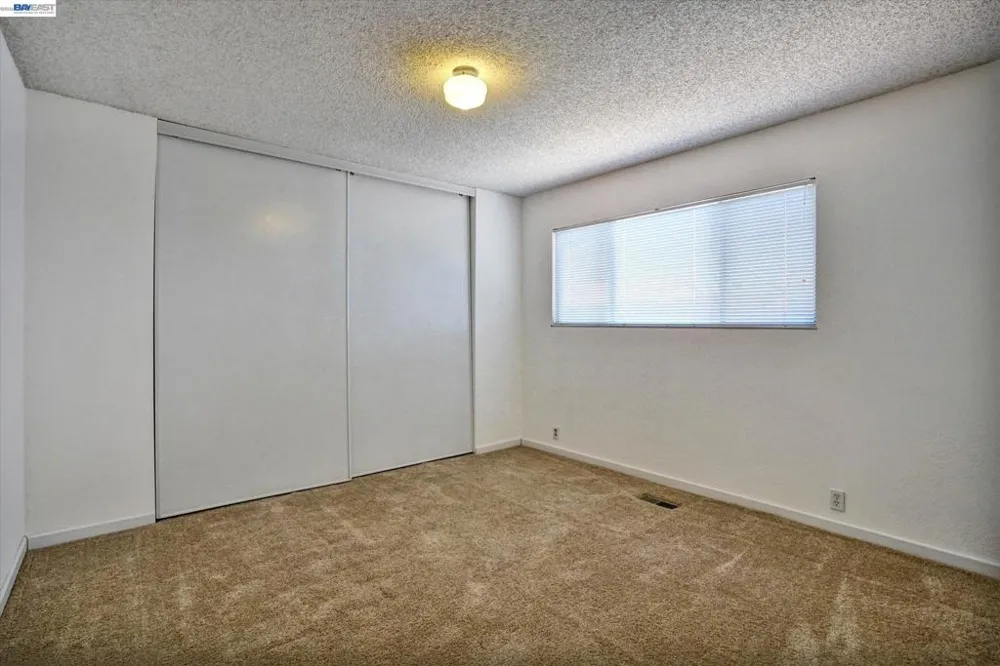 2511 Mistletoe Dr Hayward, CA 94545