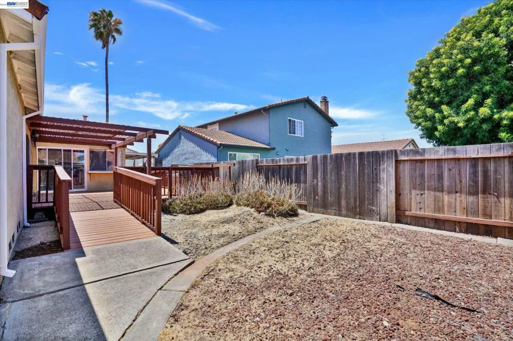 2511 Mistletoe Dr Hayward, CA 94545