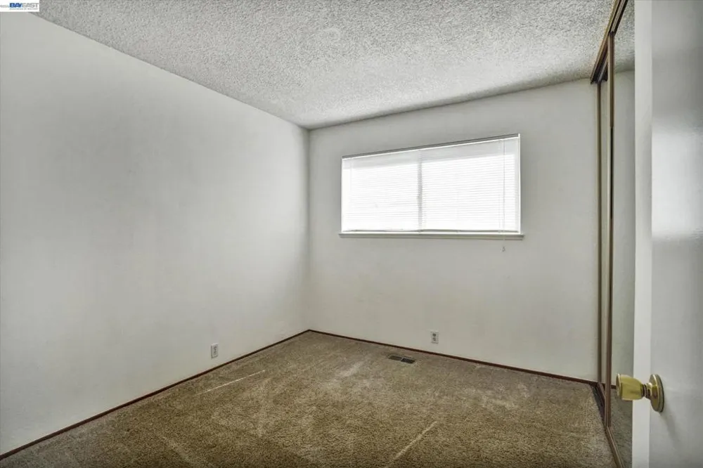 2511 Mistletoe Dr Hayward, CA 94545