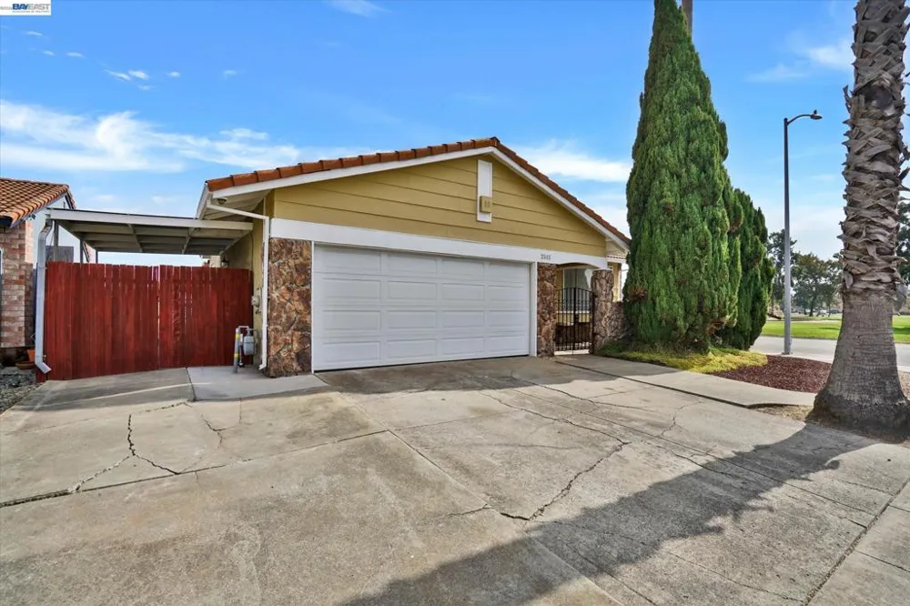 2511 Mistletoe Dr Hayward, CA 94545