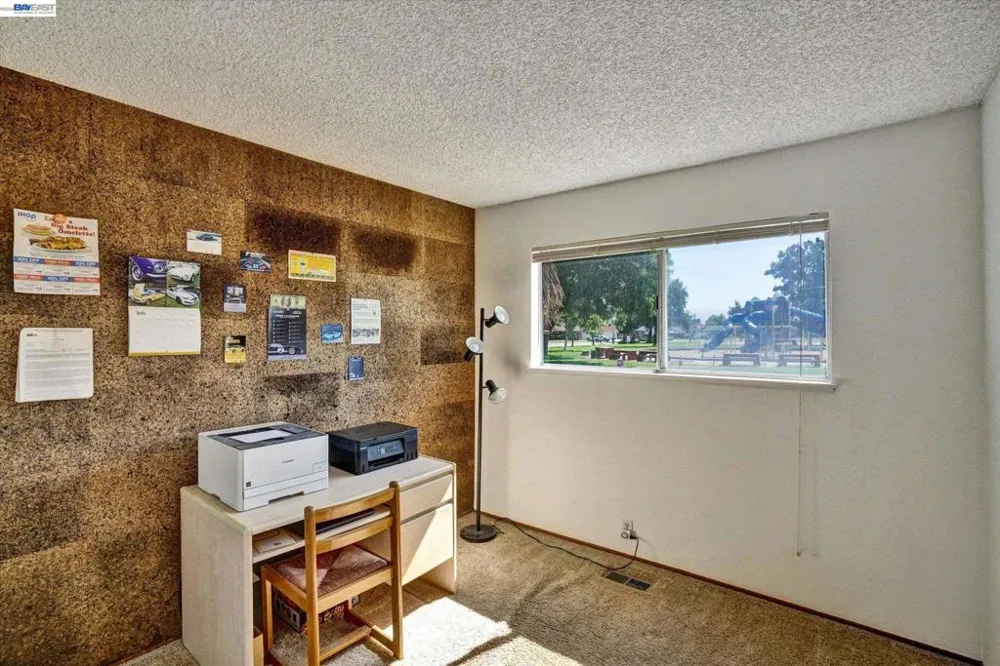 2511 Mistletoe Dr Hayward, CA 94545