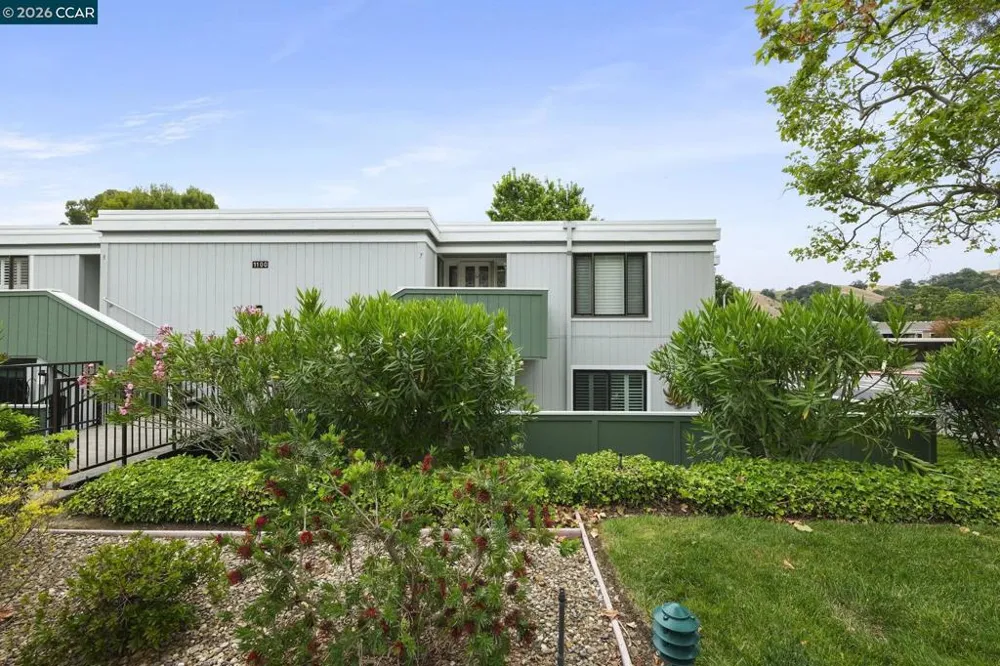 1100 Singingwood #8 Walnut Creek, CA 94595