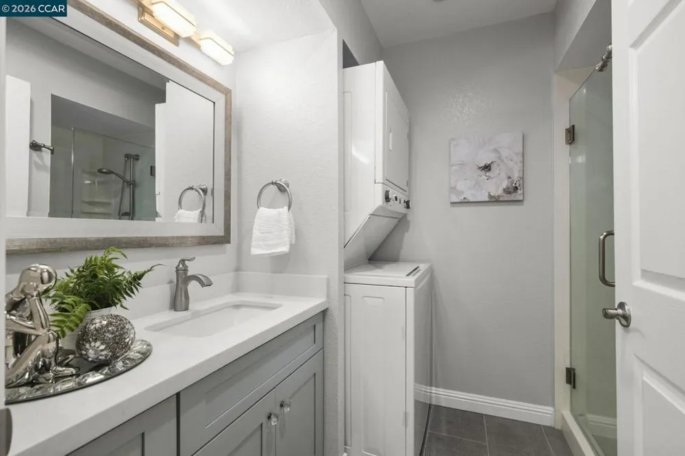 1100 Singingwood #8 Walnut Creek, CA 94595