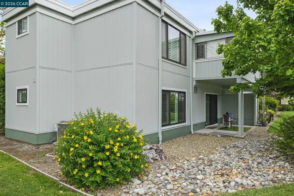 1100 Singingwood #8 Walnut Creek, CA 94595