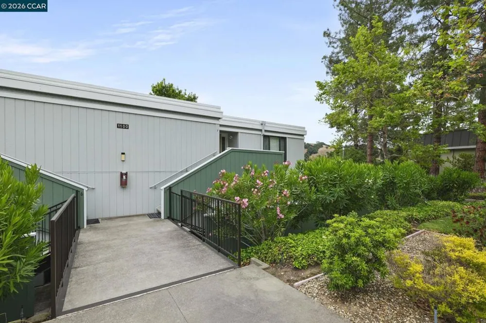 1100 Singingwood #8 Walnut Creek, CA 94595