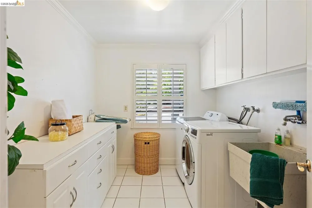 1235 Larch Ave Moraga, CA 94556
