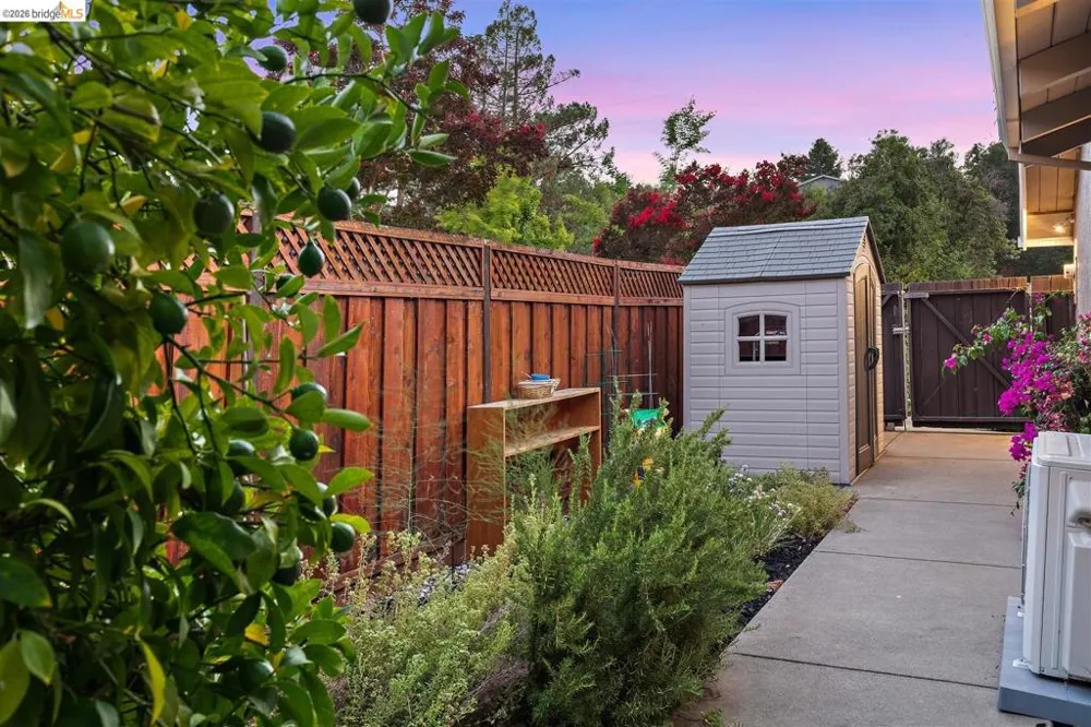 1235 Larch Ave Moraga, CA 94556