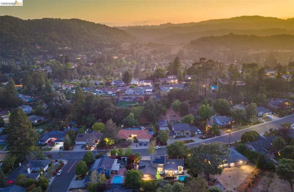 1235 Larch Ave Moraga, CA 94556