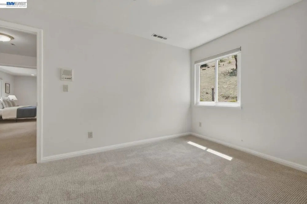 26 Oak Rd Orinda, CA 94563