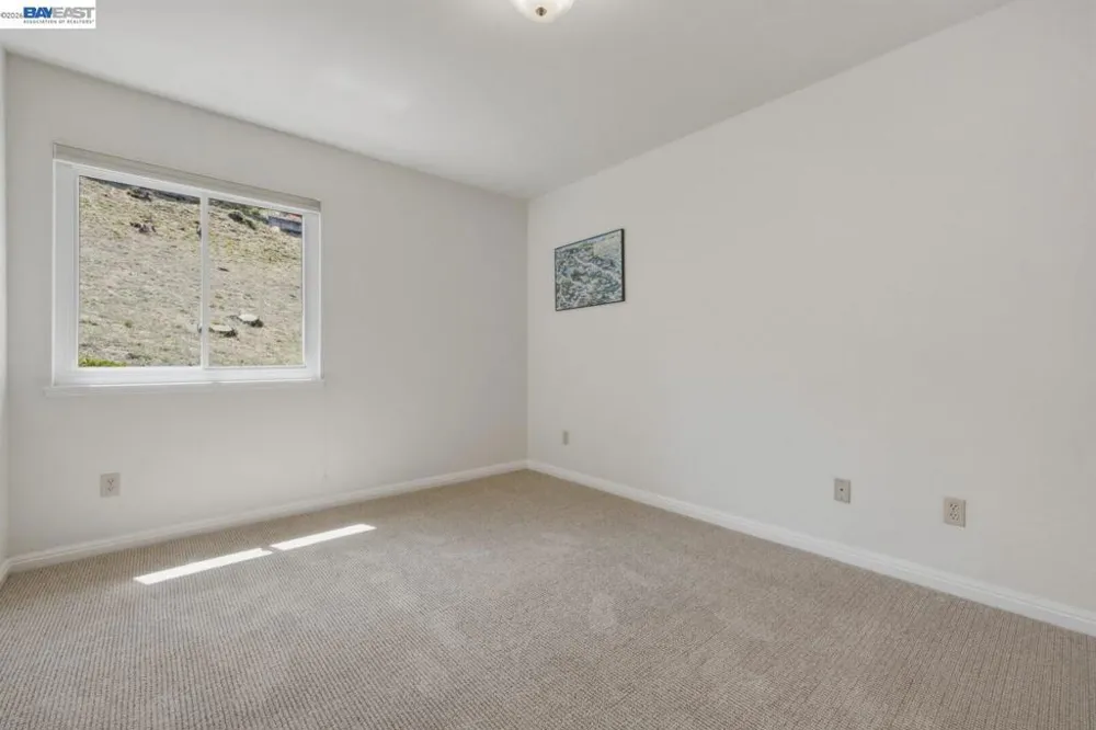 26 Oak Rd Orinda, CA 94563