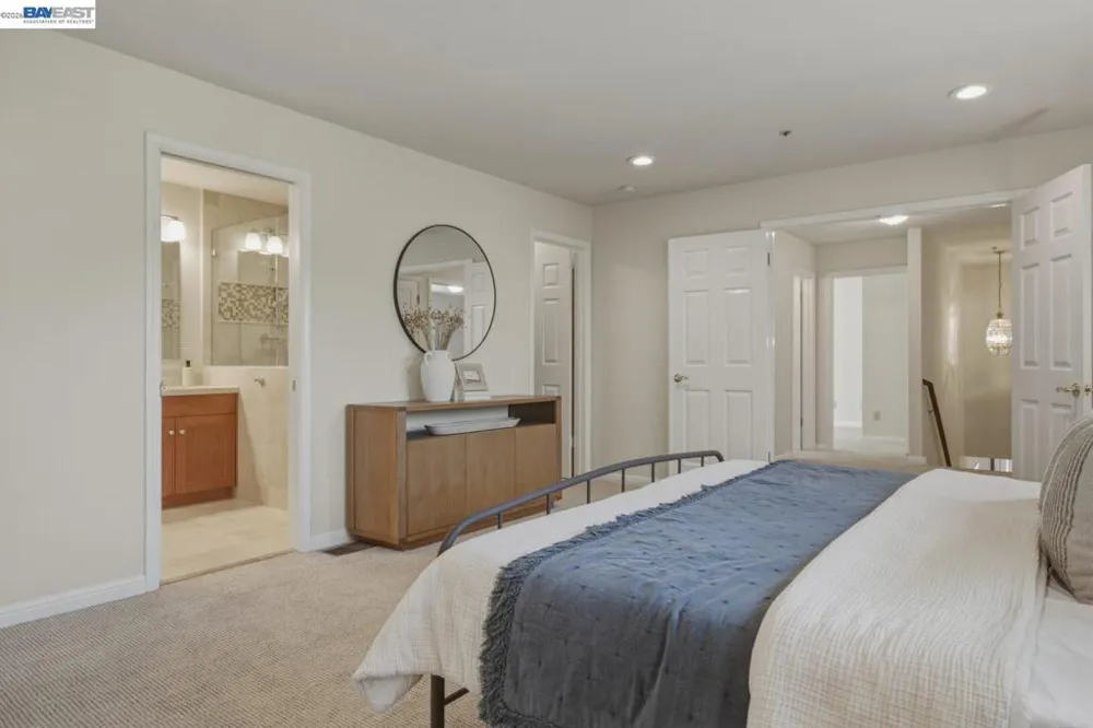 26 Oak Rd Orinda, CA 94563