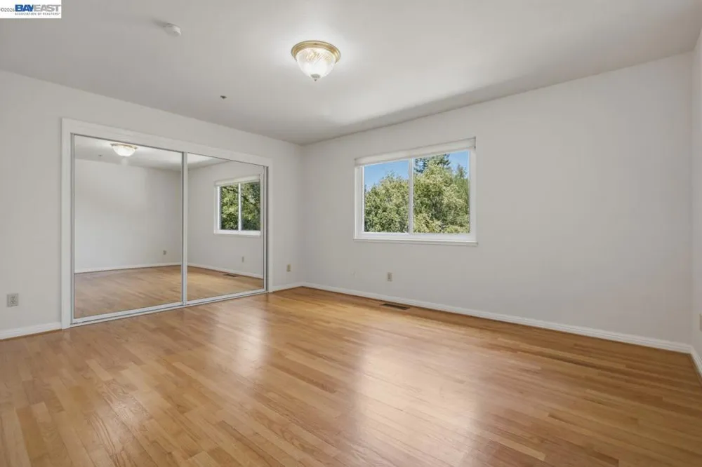 26 Oak Rd Orinda, CA 94563