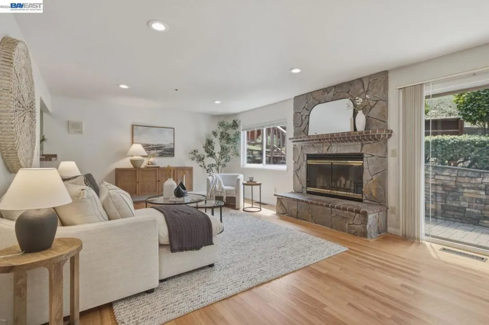 26 Oak Rd Orinda, CA 94563