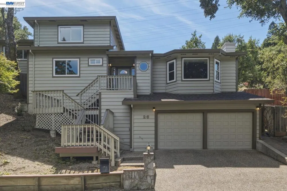 26 Oak Rd Orinda, CA 94563