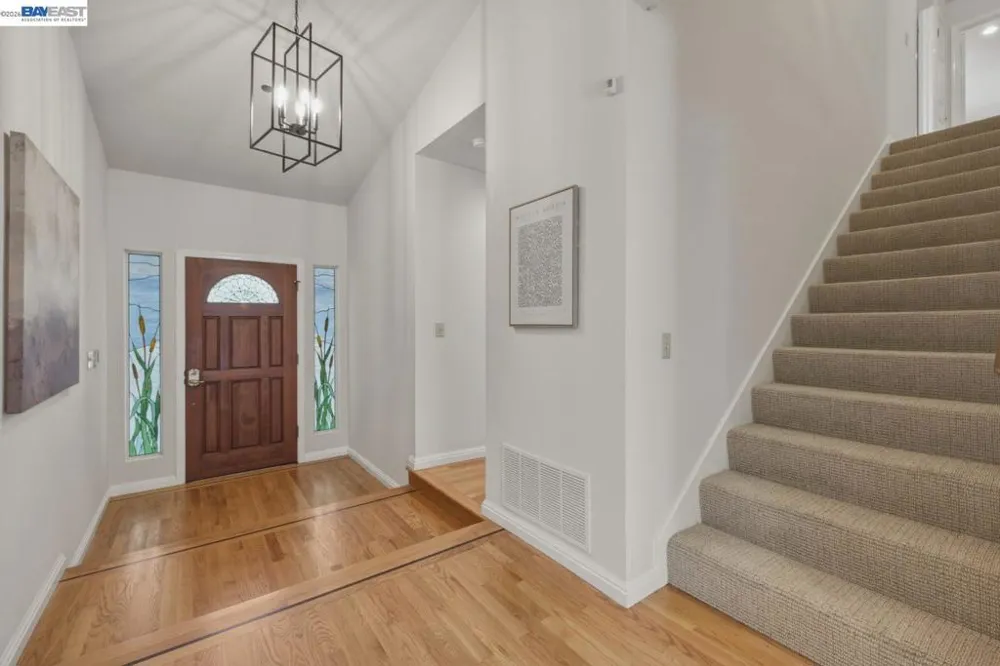 26 Oak Rd Orinda, CA 94563