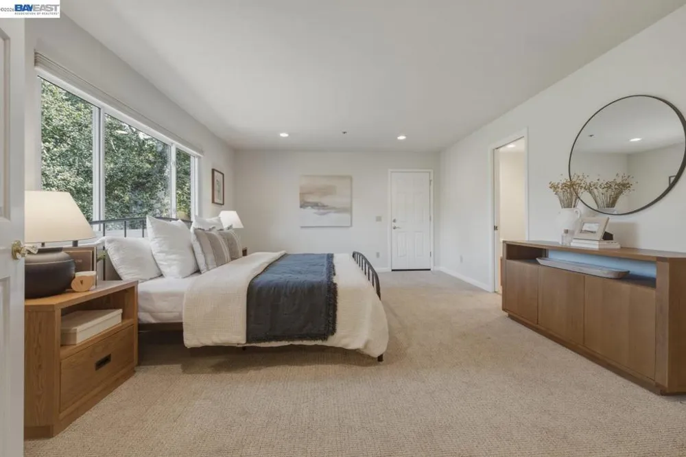 26 Oak Rd Orinda, CA 94563