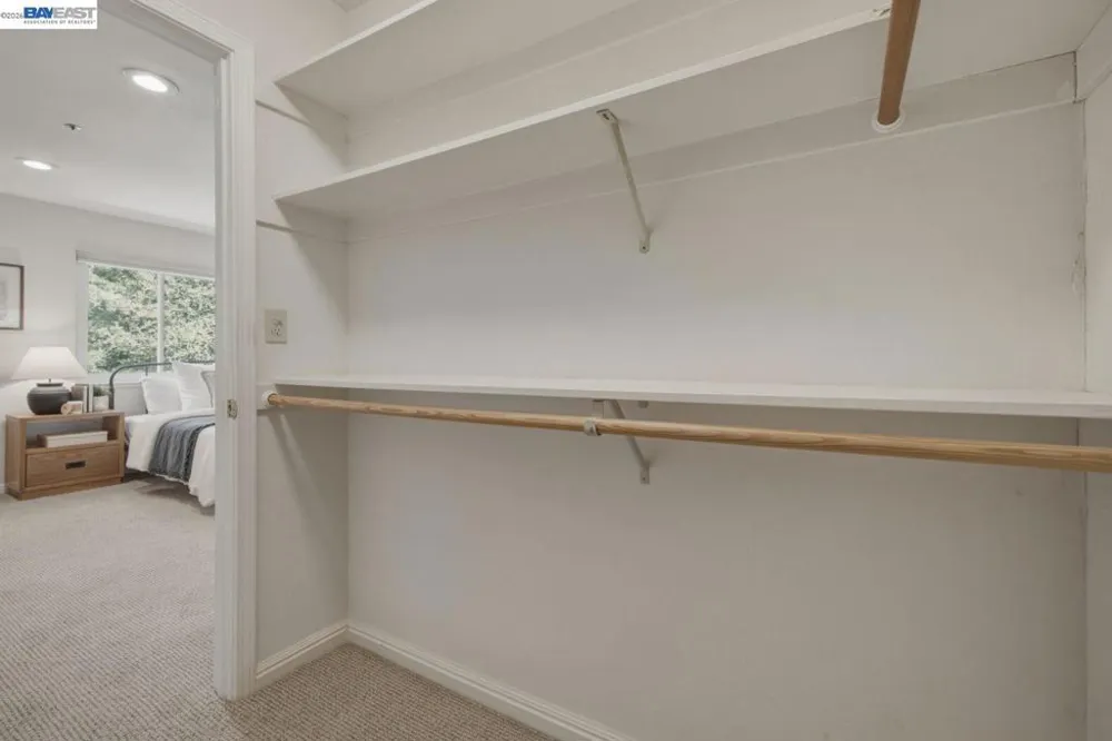 26 Oak Rd Orinda, CA 94563