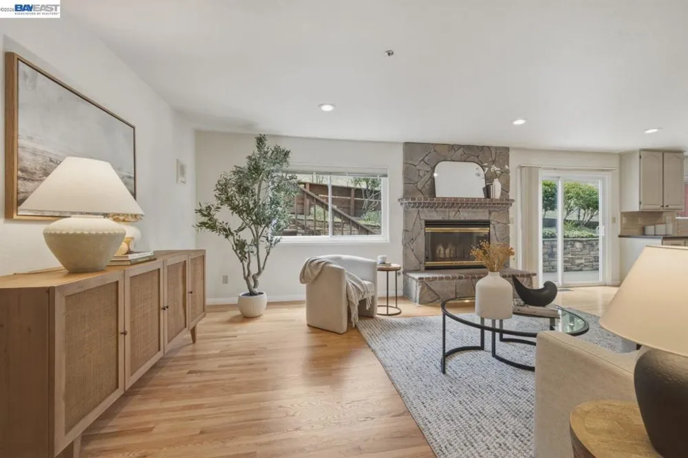 26 Oak Rd Orinda, CA 94563