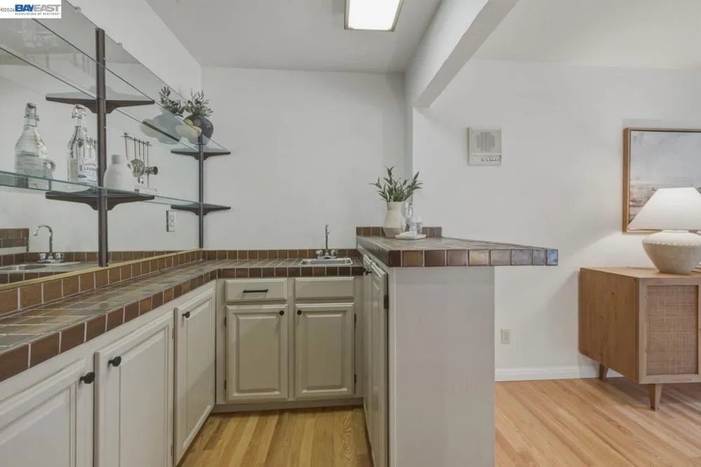 26 Oak Rd Orinda, CA 94563