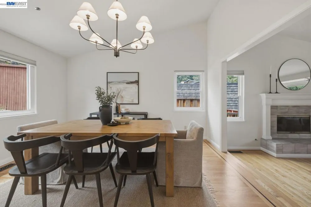 26 Oak Rd Orinda, CA 94563