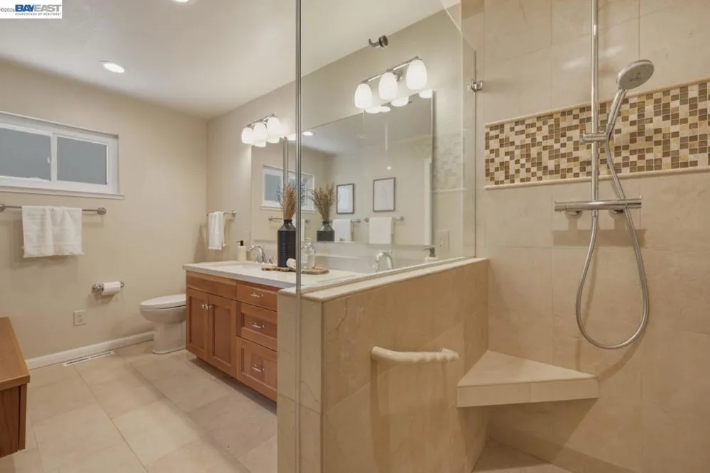 26 Oak Rd Orinda, CA 94563