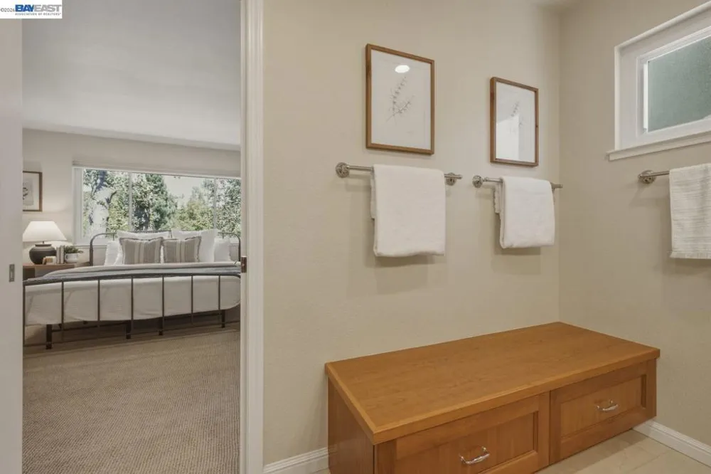 26 Oak Rd Orinda, CA 94563