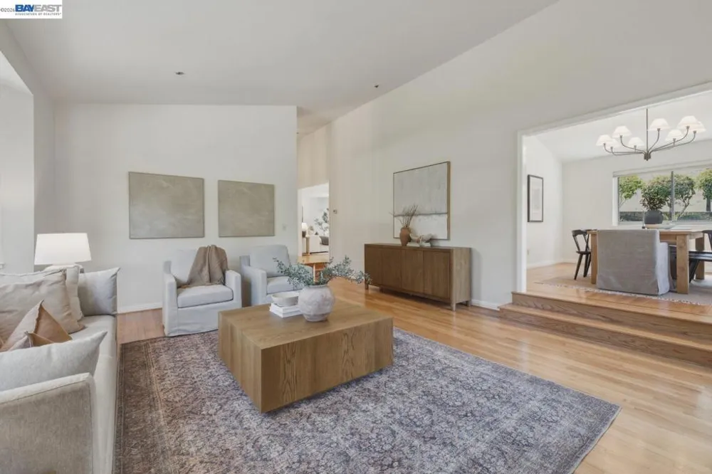 26 Oak Rd Orinda, CA 94563