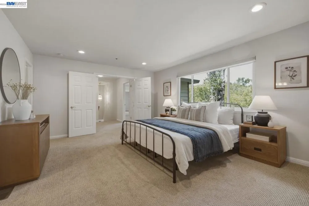 26 Oak Rd Orinda, CA 94563