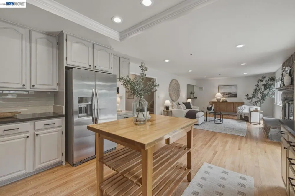 26 Oak Rd Orinda, CA 94563