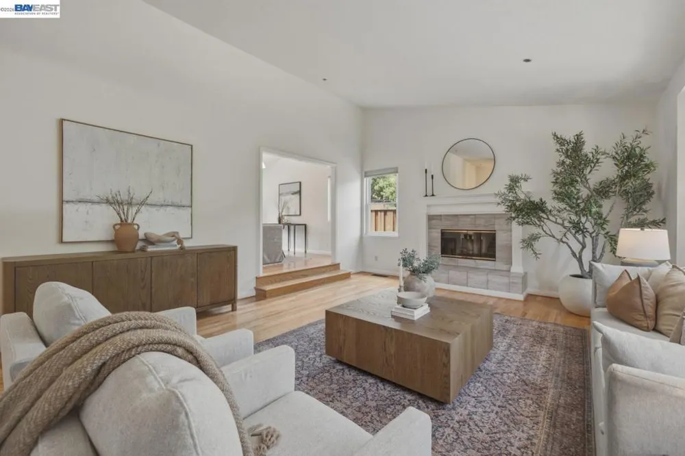 26 Oak Rd Orinda, CA 94563