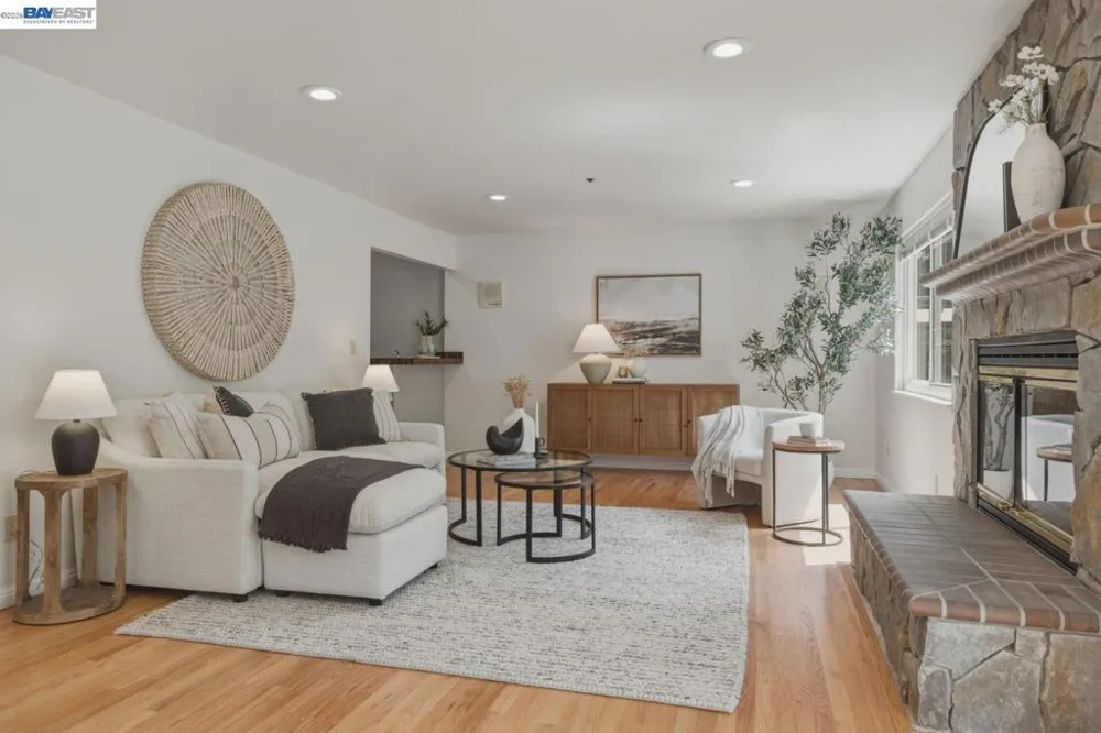 26 Oak Rd Orinda, CA 94563