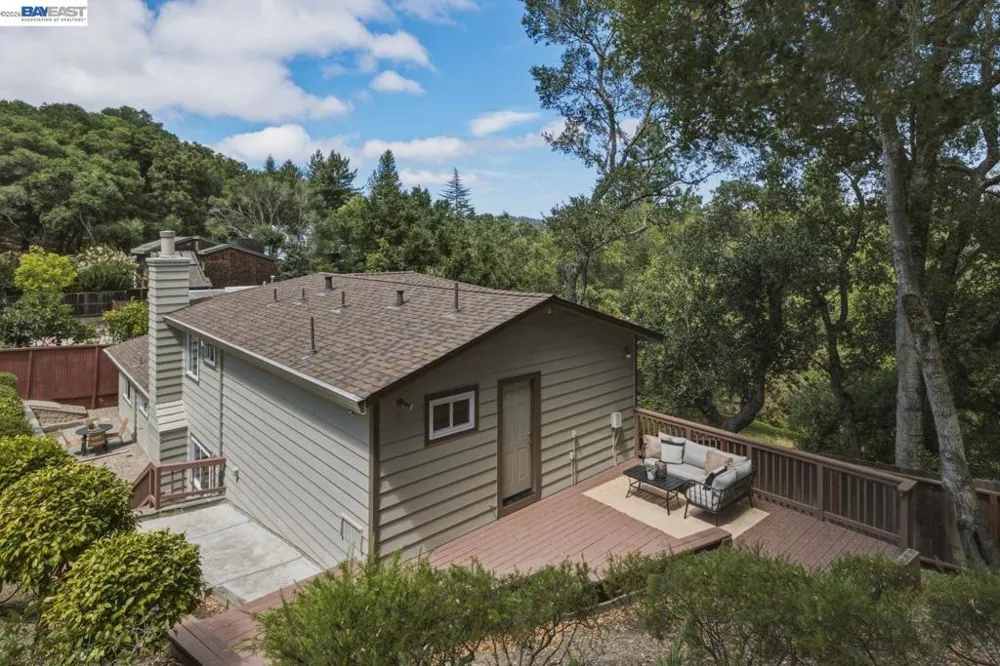 26 Oak Rd Orinda, CA 94563