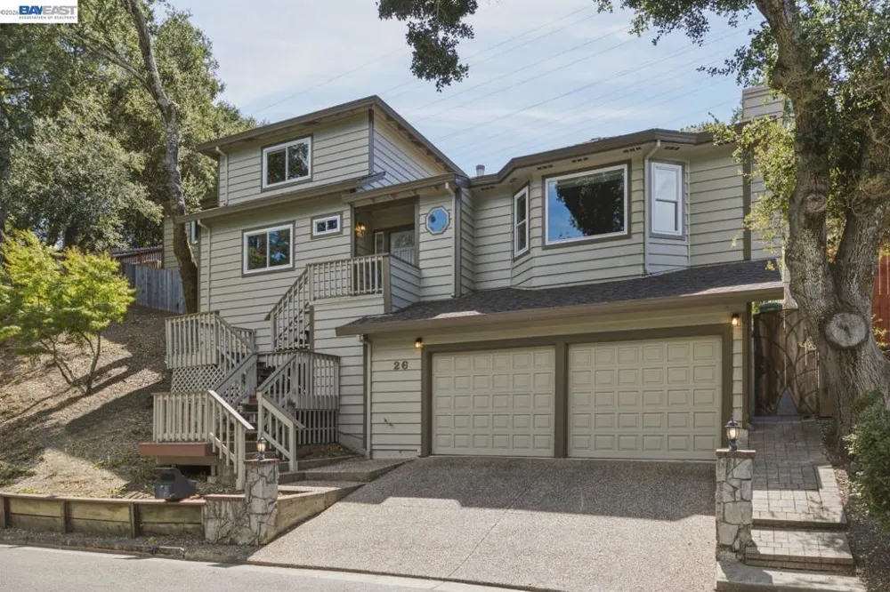 26 Oak Rd Orinda, CA 94563