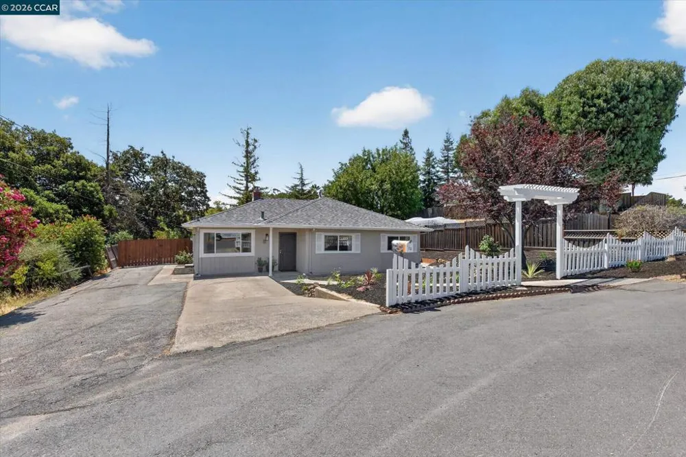 12 Morello Heights Dr Martinez, CA 94553