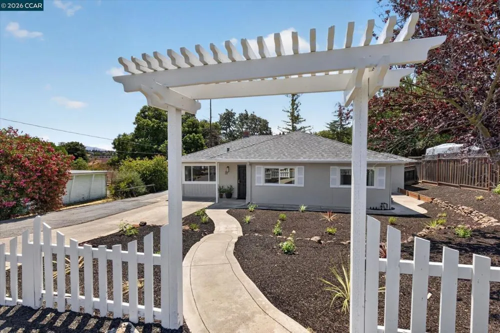 12 Morello Heights Dr Martinez, CA 94553