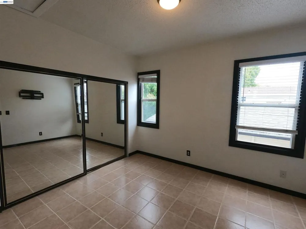 692 45Th St Oakland, CA 94609
